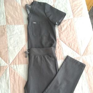 Figs M Catarina top & tapered leg pants charcoal